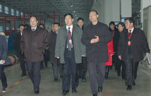 溧陽市全體人大代表、政協(xié)委員一行600余人來江蘇上上電纜集團(tuán)參觀
